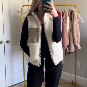 NWT Women's Cream and Tan Fleece Vest